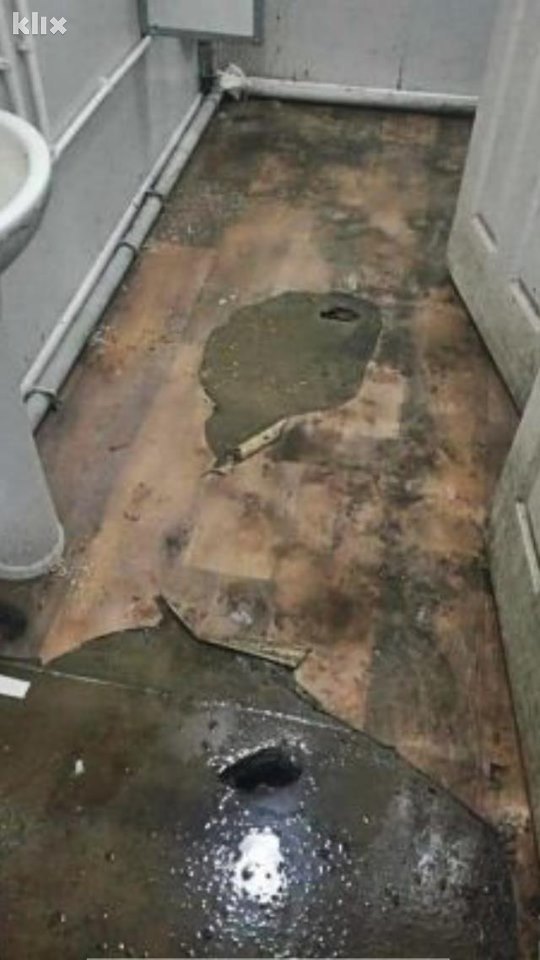 Fotografije iz IOM-ovog prihvatnog centra, u bivšoj tvornici “BIRA”, Bihać