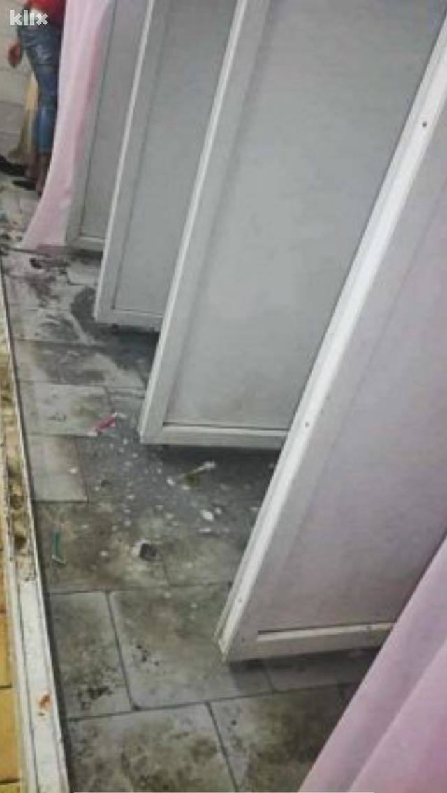 Fotografije iz IOM-ovog prihvatnog centra, u bivšoj tvornici “BIRA”, Bihać