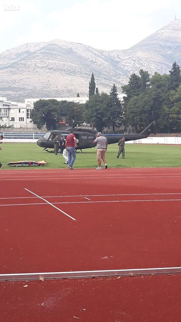 Helikopter OS BiH na stadionu Leotara u Trebinju (Foto: Klix.ba)