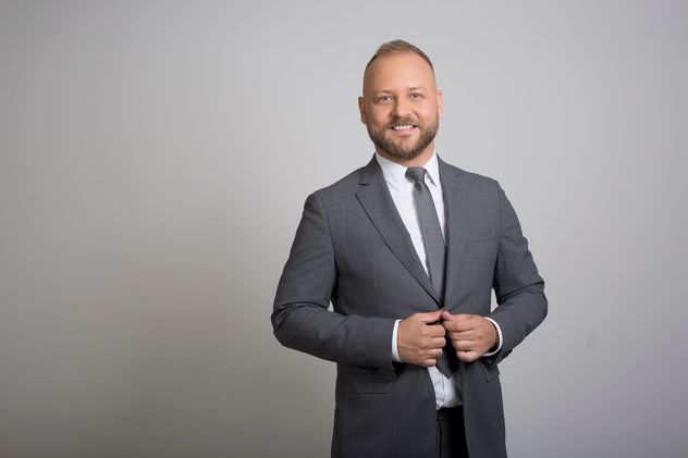 Denis Huseinbegović, sportski novinar i komentator Nove BH