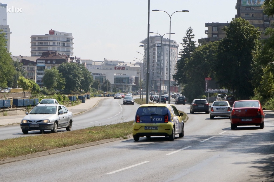 Automobili jedan od zagađivača (Foto: A. K./Klix.ba)