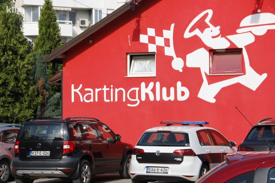 Vozila SIPA-e i MUP-a HNK ispred Karting kluba (Foto: R. D./Klix.ba)