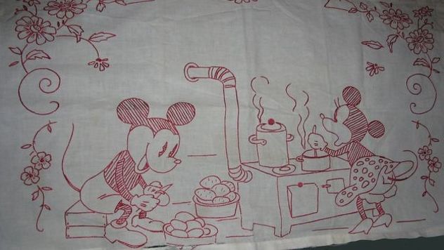 Mickey i Minnie spremaju ručak na smederevcu (FOTO: Aleksandar Zograf)