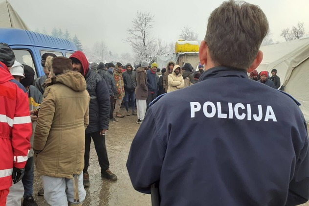 Imigranti na Vučjaku napali policiju , nervoza sve više raste 191203114.4_mn