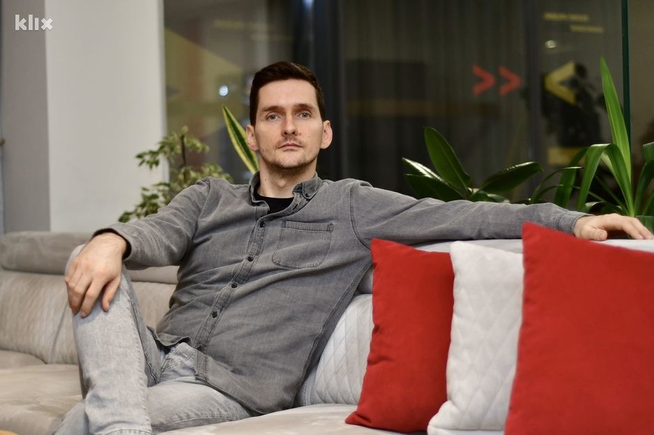 Muzičar ne prati političku situaciju, ogorčen je radom političara (Foto: D. S./Klix.ba)