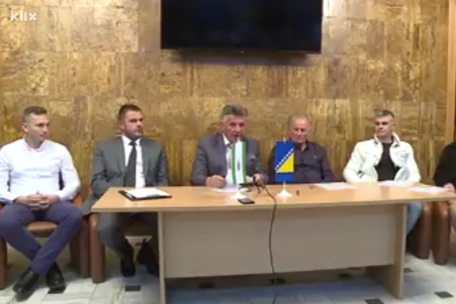 Nezadovoljni članovi SDA u Brčkom (Foto: Screenshoot)