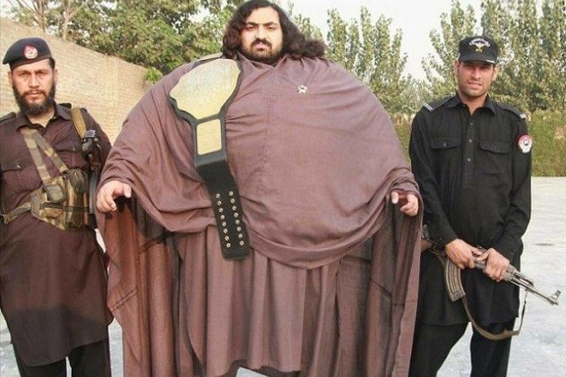 pakistanski hulk težak 444 kg traži ženu, odbio ih 300 jer su bile "premršave"