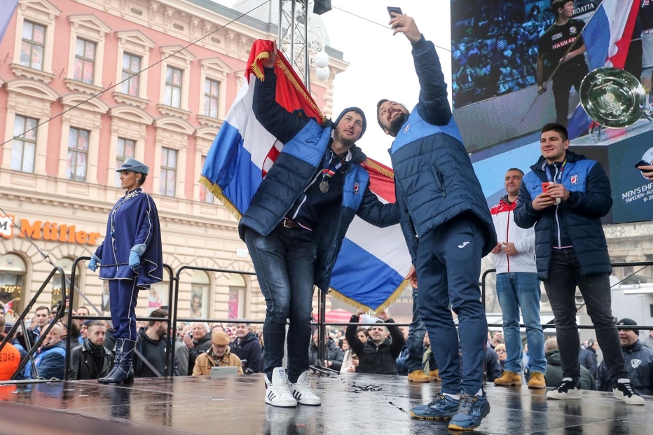 Foto: Pixsell/Dalibor Urukalović (Doček rukometaša Hrvatske u Zagrebu)