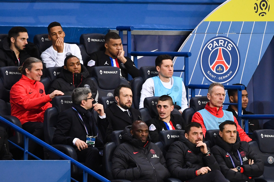 Kylian Mbappe na klupi (Foto: AFP)