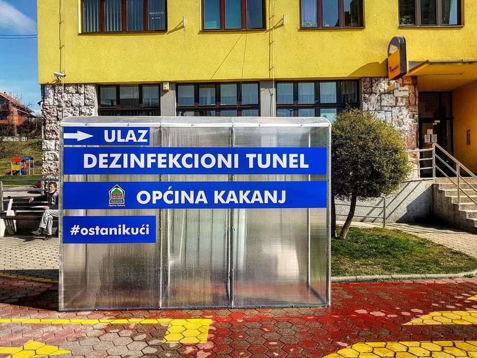 Dezinfekcioni tuneli na raspolaganju građanima