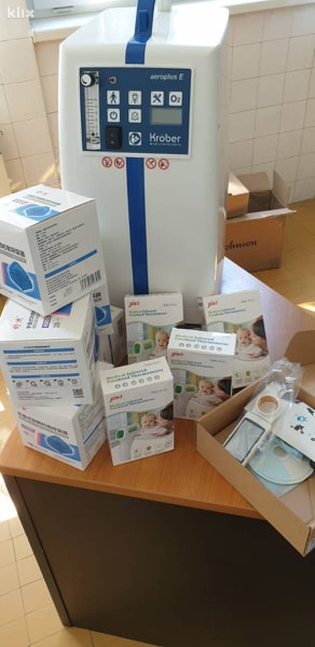 Benjamin Burić donirao opremu Domu zdravlja (Foto: Klix.ba)