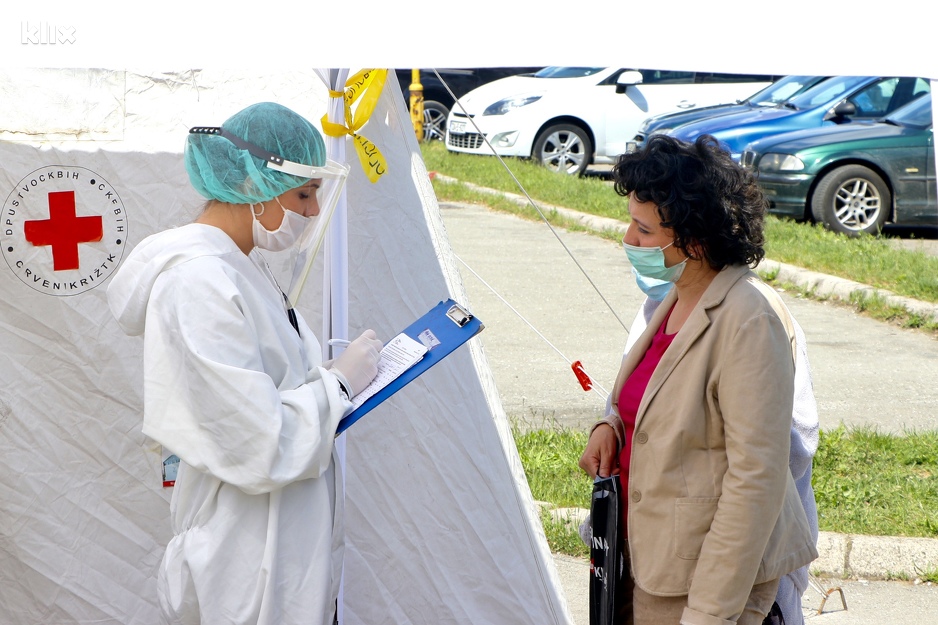 Popunjavanje epidemiološkog upitnika (Foto: A. K./Klix.ba)