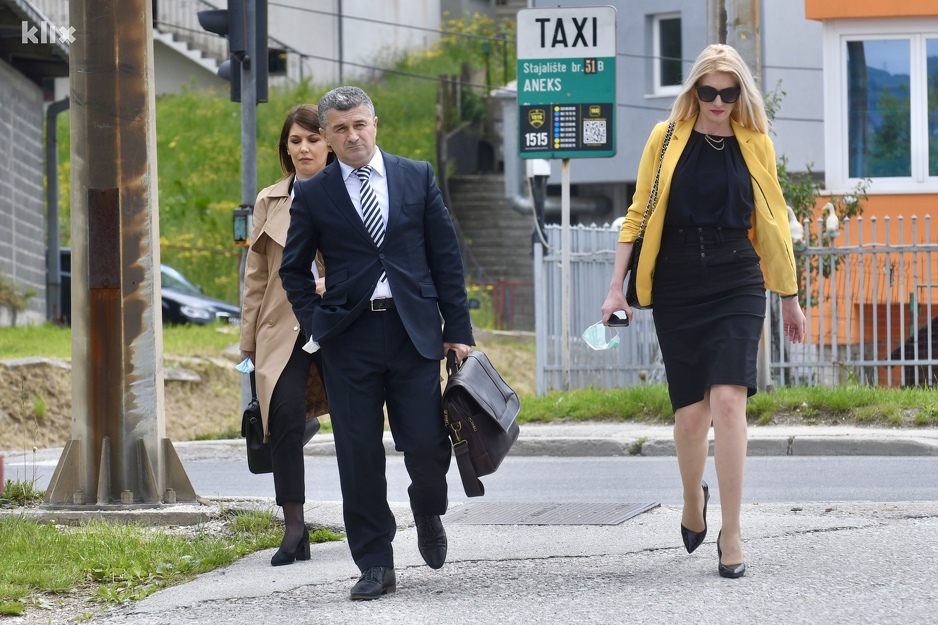 Advokat Kolić sa saradnicama (Foto: T. S./Klix.ba)