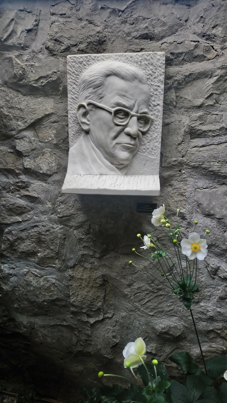 Uklesana Andrićeva slika