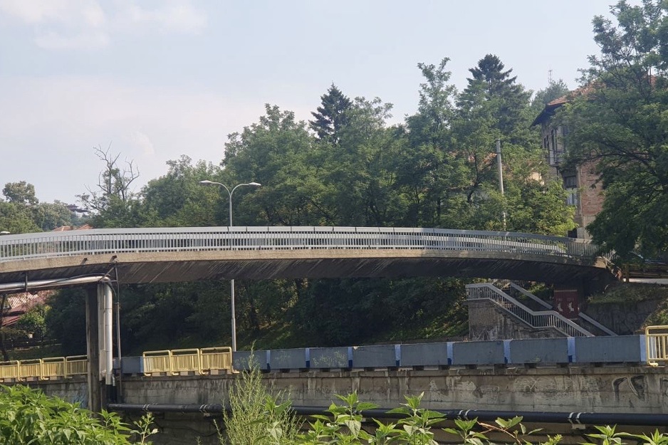 Transparent je ubrzo uklonjen