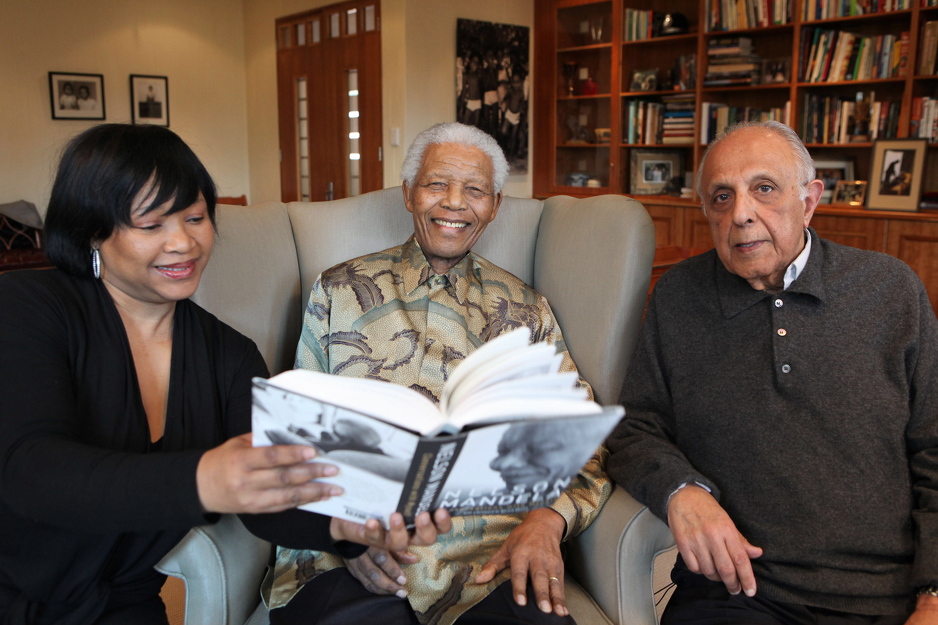 Zindzi Mandela s ocem Nelsonom Mandelom (Foto: EPA-EFE)
