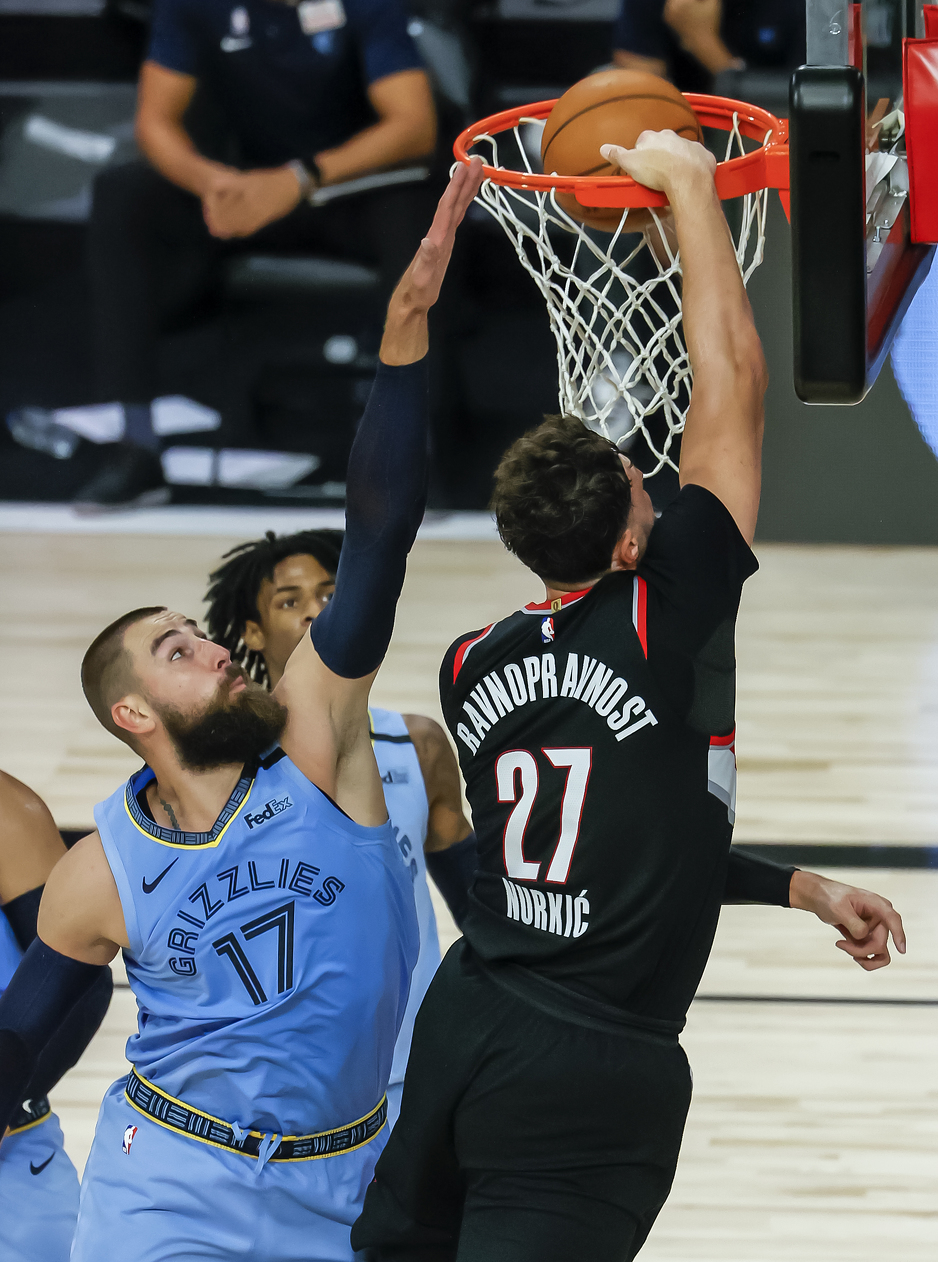 Nurkić protiv Memphisa (Foto: EPA-EFE)