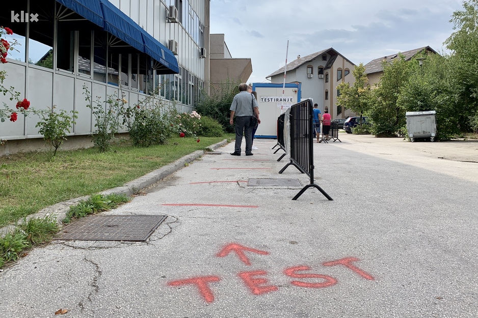 Punkt za testiranje u Domu zdravlja Saraj Polje (Foto: I. Š./Klix.ba)