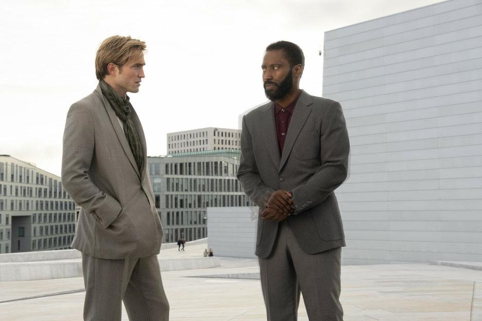 Robert Pattinson i John David Washington u filmu