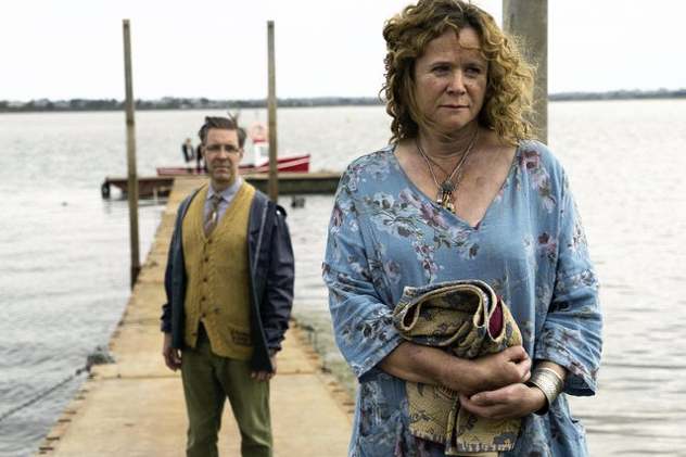 Emily Watson u sceni serije