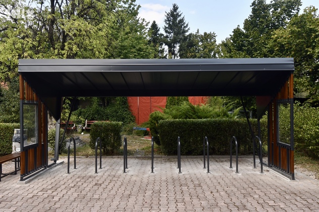 Natkriveno biciklističko stajalište na Otoci (Foto: T. S./Klix.ba)