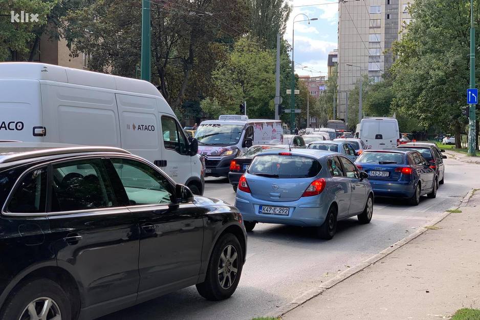 Saobraćajna gužva na Grbavici