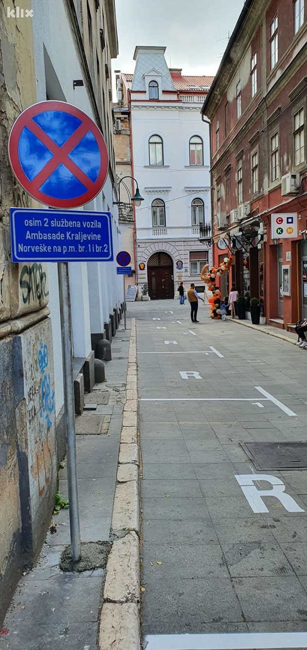 Problem parking prostora u ulici Jelića (Foto: Čitatelj)