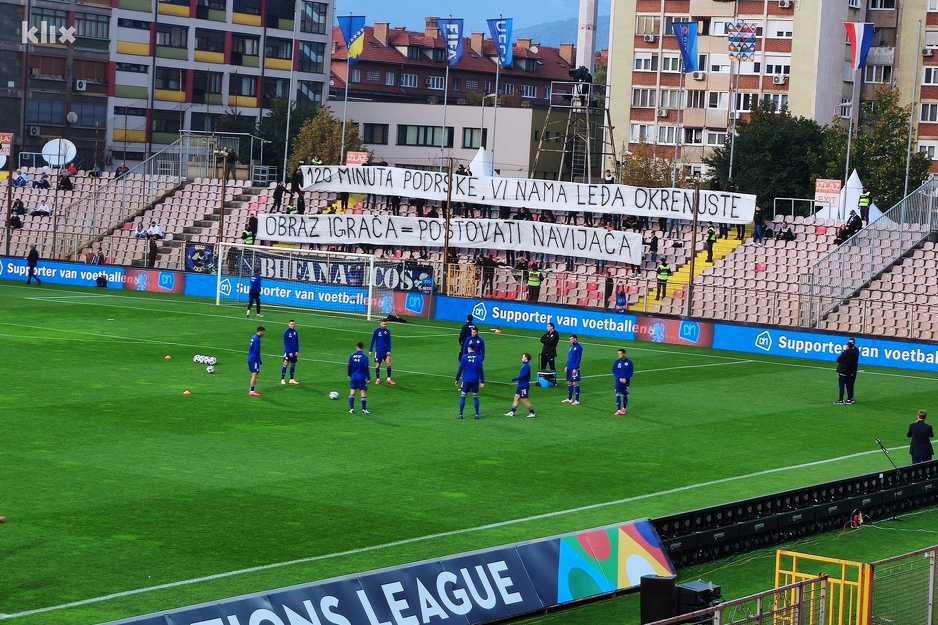 Parola BH Fanaticosa na sjevernoj tribini stadiona Bilino polje