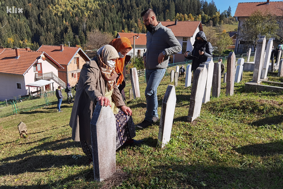 Tri fatihe Hajrije Mujić za kćerku i unučad (Foto: E. M./Klix.ba)