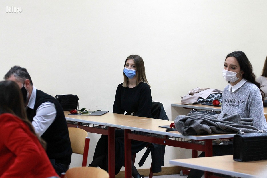 Maske i distanca obavezni bili na svečanosti (Foto: E. M./Klix.ba)