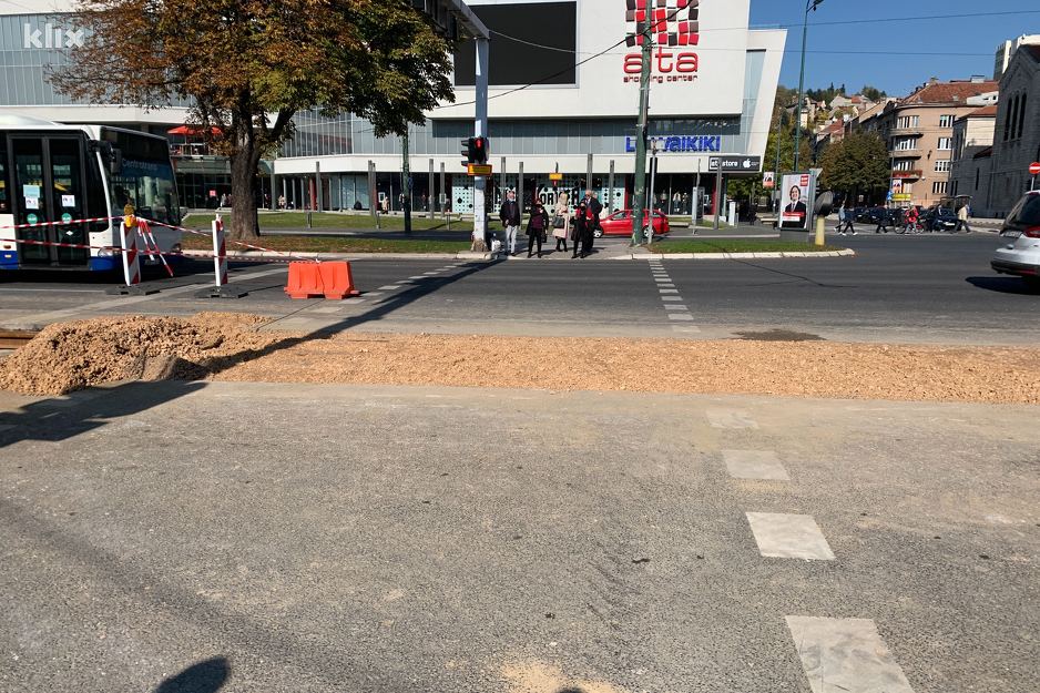 Uklonjene trake (Foto: I. Š./Klix.ba)