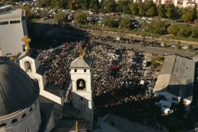 Sahrani prisustvovali nekoliko hiljada ljudi (Foto: RTRS)