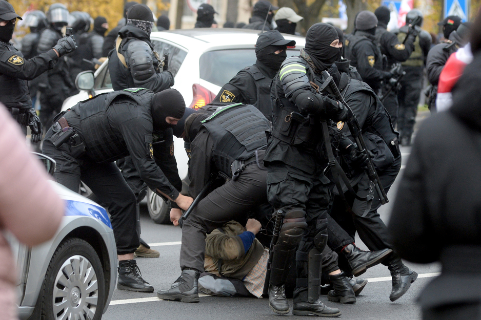 Policija je koristila silu nad demonstrantima (Foto: EPA-EFE)