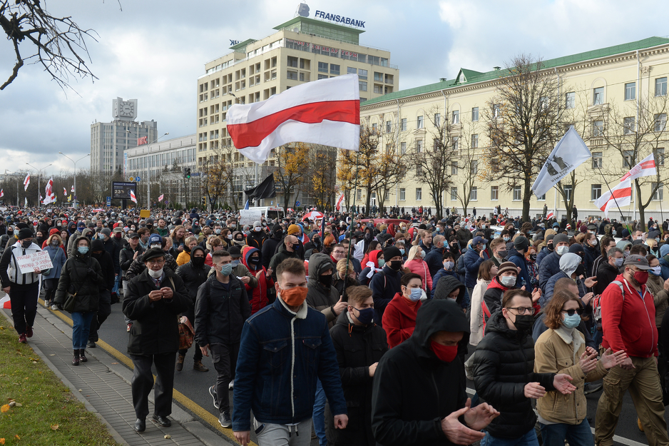 Demonstranti su formirali najmanje dvije kolone, u jednoj je bilo oko 20.000 ljudi (Foto: EPA-EFE)