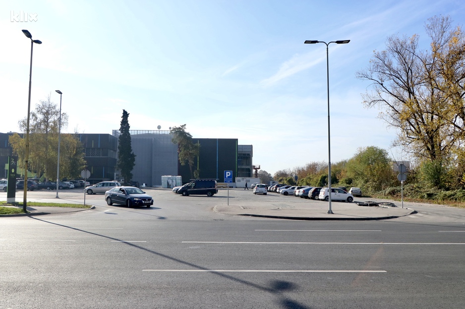 Umjesto Remontmontaže danas je parking prostor (Foto: A. K./Klix.ba)