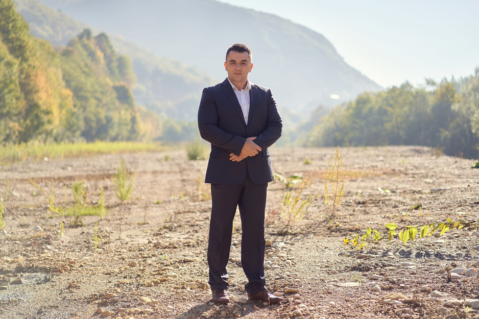 Smatra da je potrebno osigurati bolje uslove za rad i prosperitet mladih