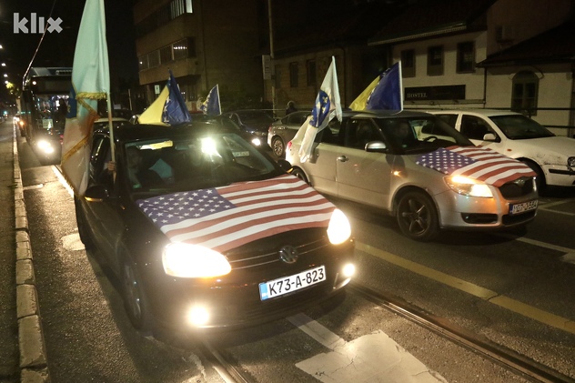 Slavlje u Sarajevu zbog Bidenove pobjede: Defile automobilima i američke zastave - Klix.ba
