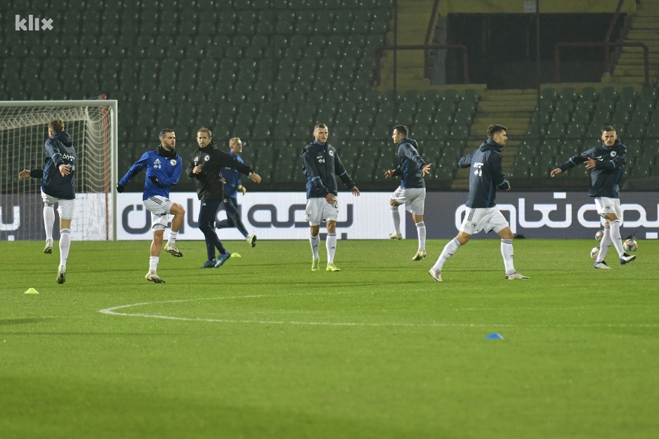 Reprezentativci BiH se zagrijavaju (Foto: D. S./Klix.ba)