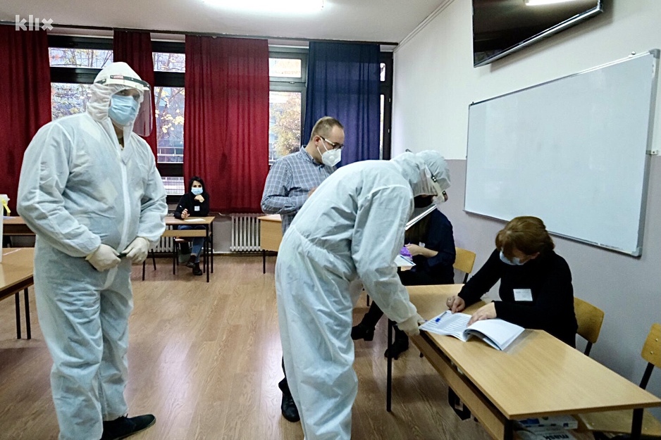 Preuzimanje izbornog materijala (Foto: D. Ć./Klix.ba)