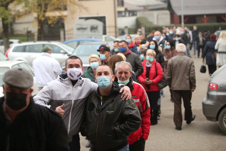 Glasači poranili na birališta (Foto: Siniša Pašalić/RAS)