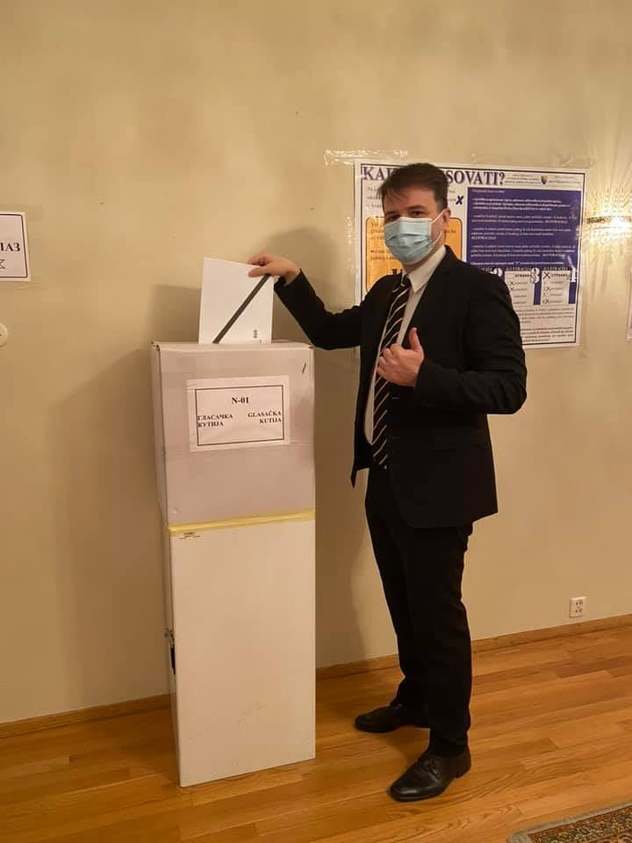 Građansku dužnost ispunio i ambasador Makarević (Foto: Savez udruženja građana BiH u Norveškoj)