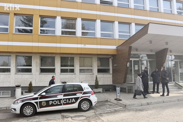Skup osigurava policija (Foto: D. Ć./Klix.ba)