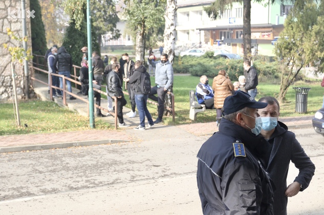 Skup za sada protiče mirno (Foto: D. Ć./Klix.ba)