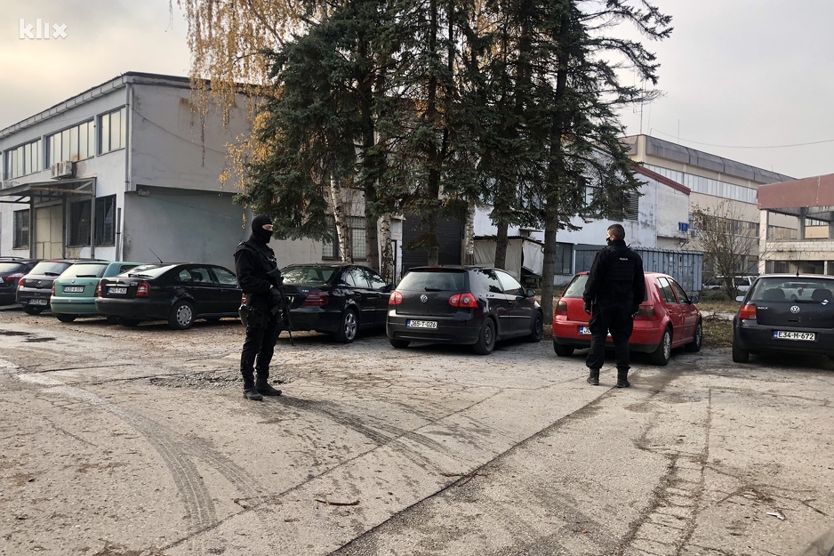 Policija pretražuje teren (Foto: D. Ć./Klix.ba)