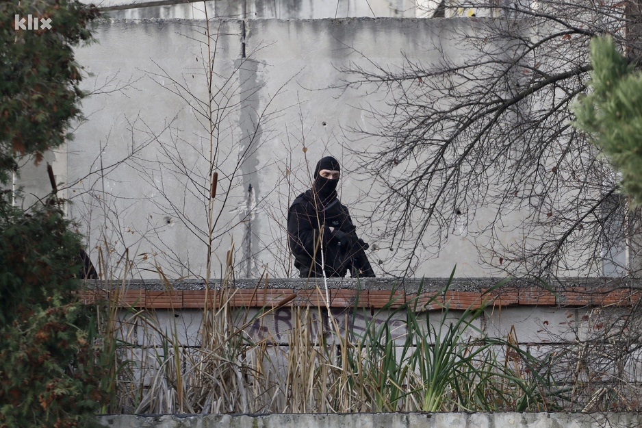 Policija pretražuje teren (Foto: D. Ć./Klix.ba)