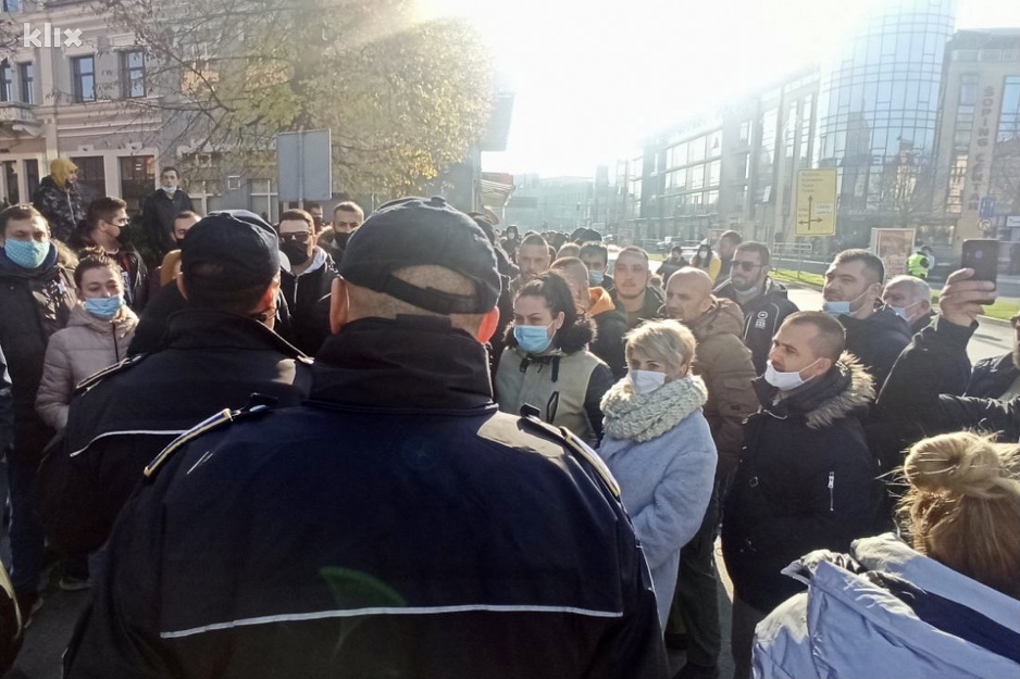 Poručuju da samo žele raditi (Foto: Klix.ba)