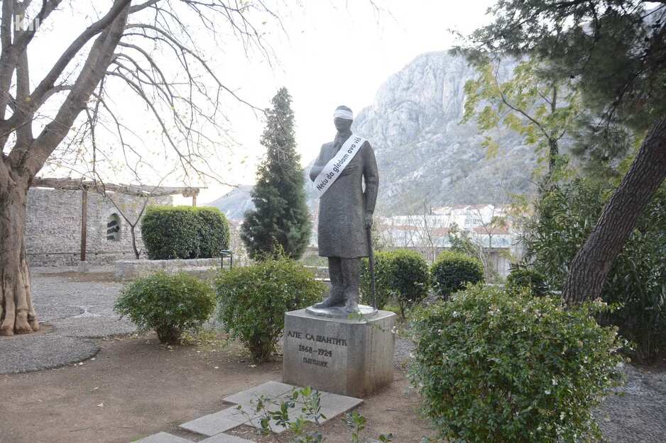Spomenik Alekse Šantića u Mostaru (Foto: G. Š./Klix.ba)