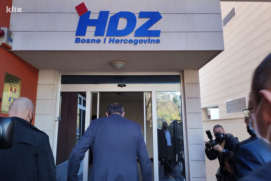 Milorad Dodik odlazi na sastanak u prostorije HDZ-a BiH (Foto: G. Š./Klix.ba)