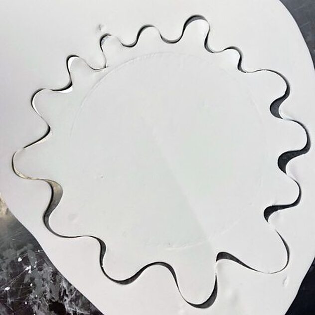 Iskružite bijeli fondan za efekat snijega (Foto: BBC Food)