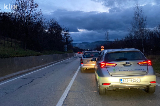 Velike kolone zbog obustave saobraćaja (Foto: Čitatelj)